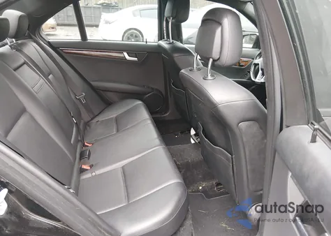 2012 Mercedes-Benz C 300 Luxury 4Matic/Sport 4Matic z USA, uszkodzony, nr VIN WDDGF8BB5CR199398